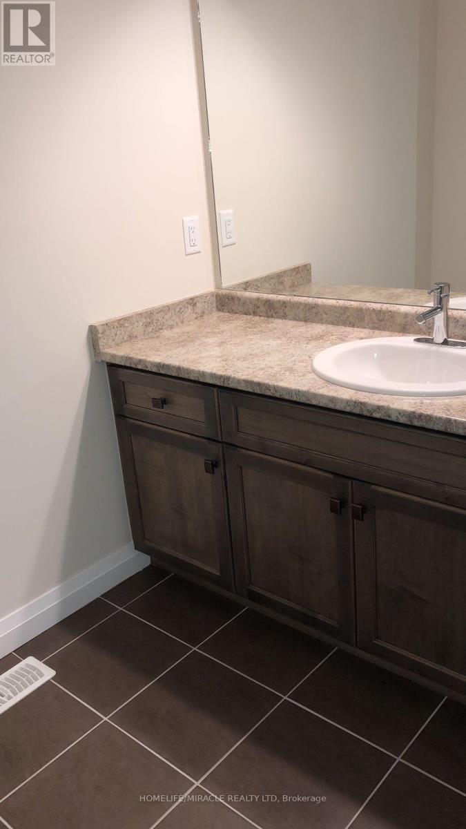 19 - 35 Midhurst Heights, Hamilton, ON - Indoor Photo Showing Bathroom