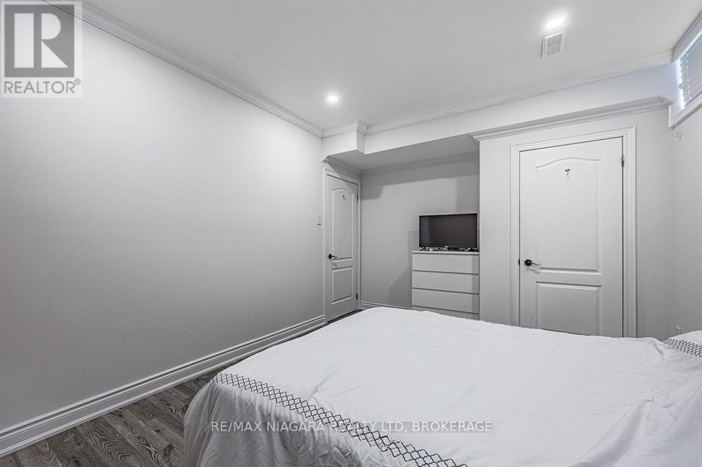 33 St Andrews Boulevard - Lower Unit, Toronto (Kingsview Village-The Westway), ON - Indoor Photo Showing Bedroom