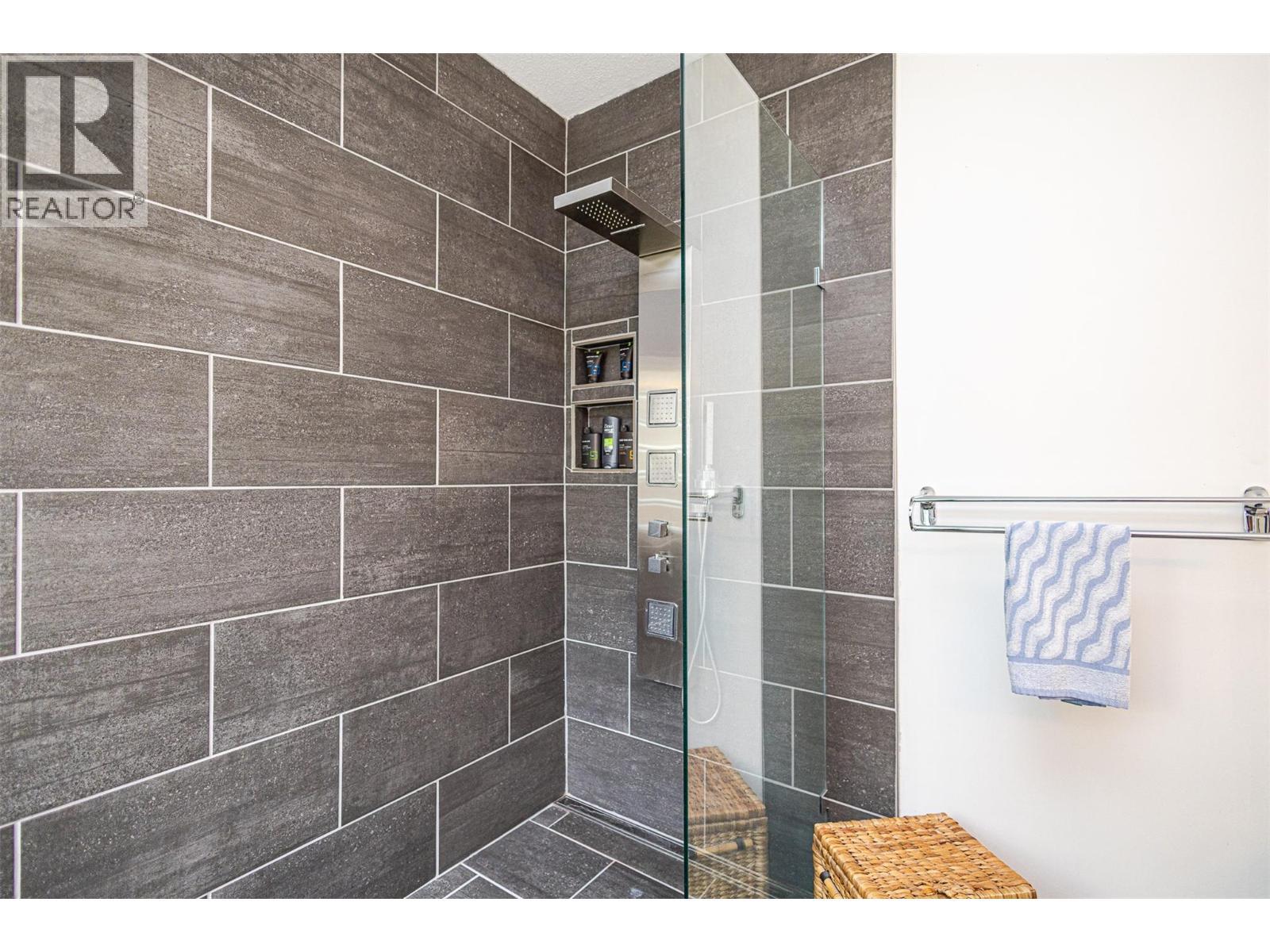 1791 Sprucegrove Court, Kelowna, BC - Indoor Photo Showing Bathroom