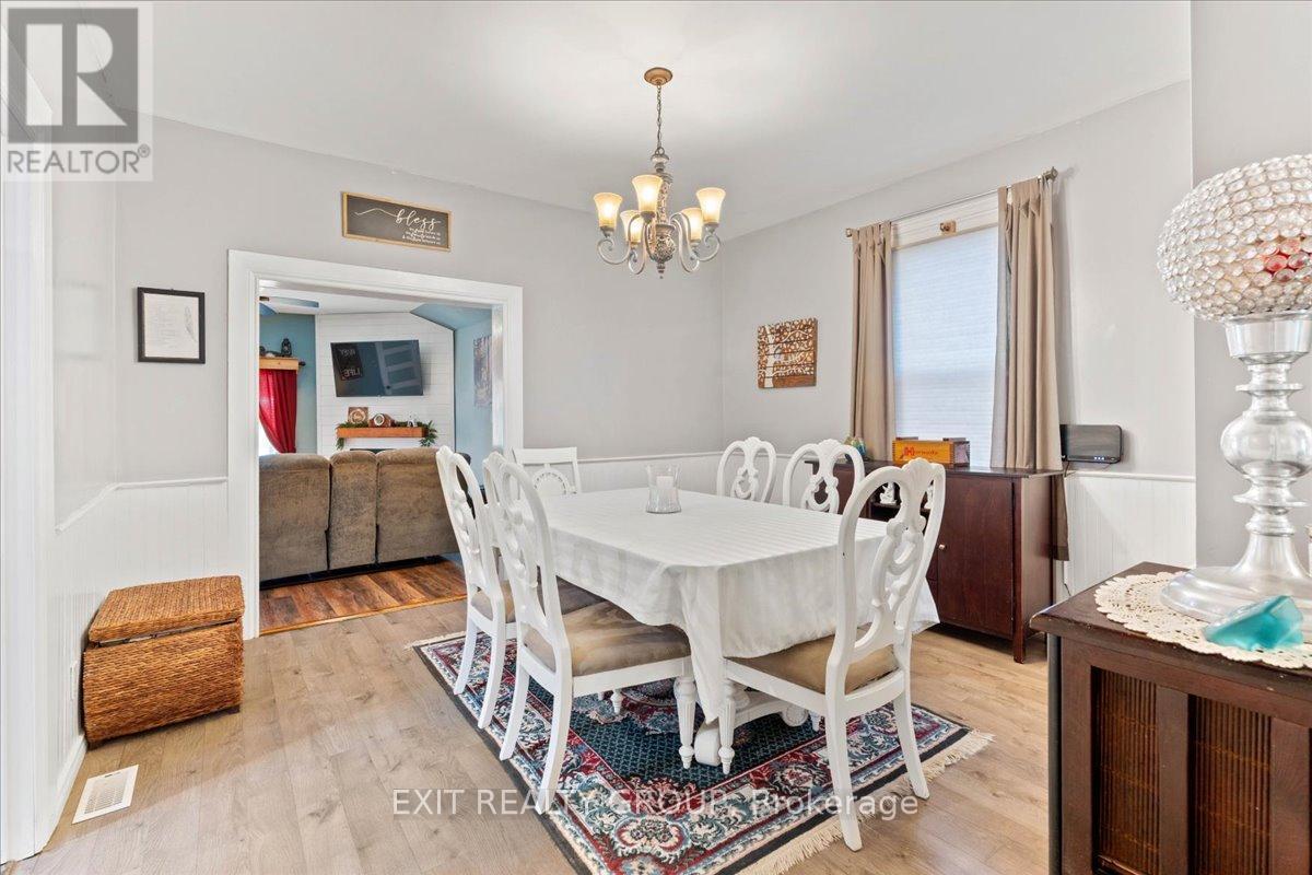 391 Thomas Street, Deseronto (Deseronto (Town)), ON - Indoor Photo Showing Dining Room