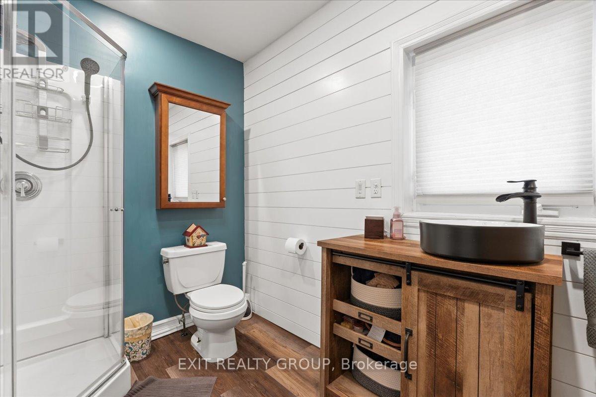 391 Thomas Street, Deseronto (Deseronto (Town)), ON - Indoor Photo Showing Bathroom