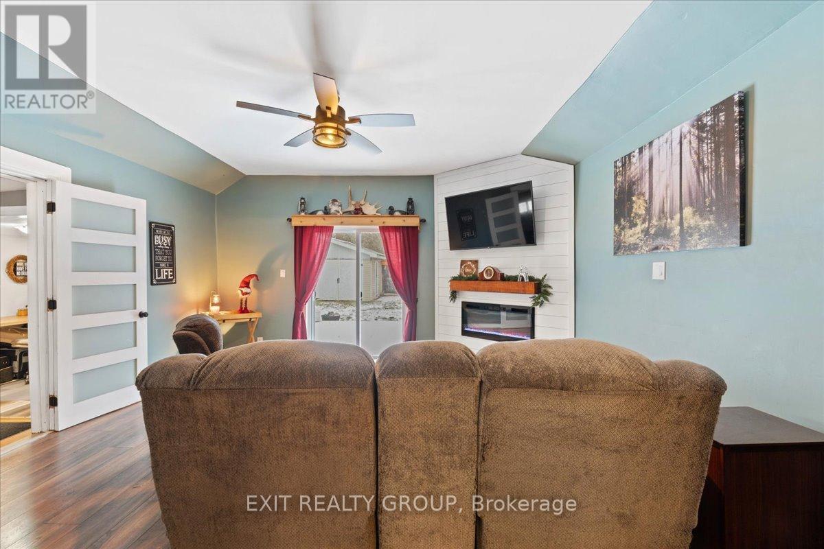 391 Thomas Street, Deseronto (Deseronto (Town)), ON - Indoor Photo Showing Other Room With Fireplace