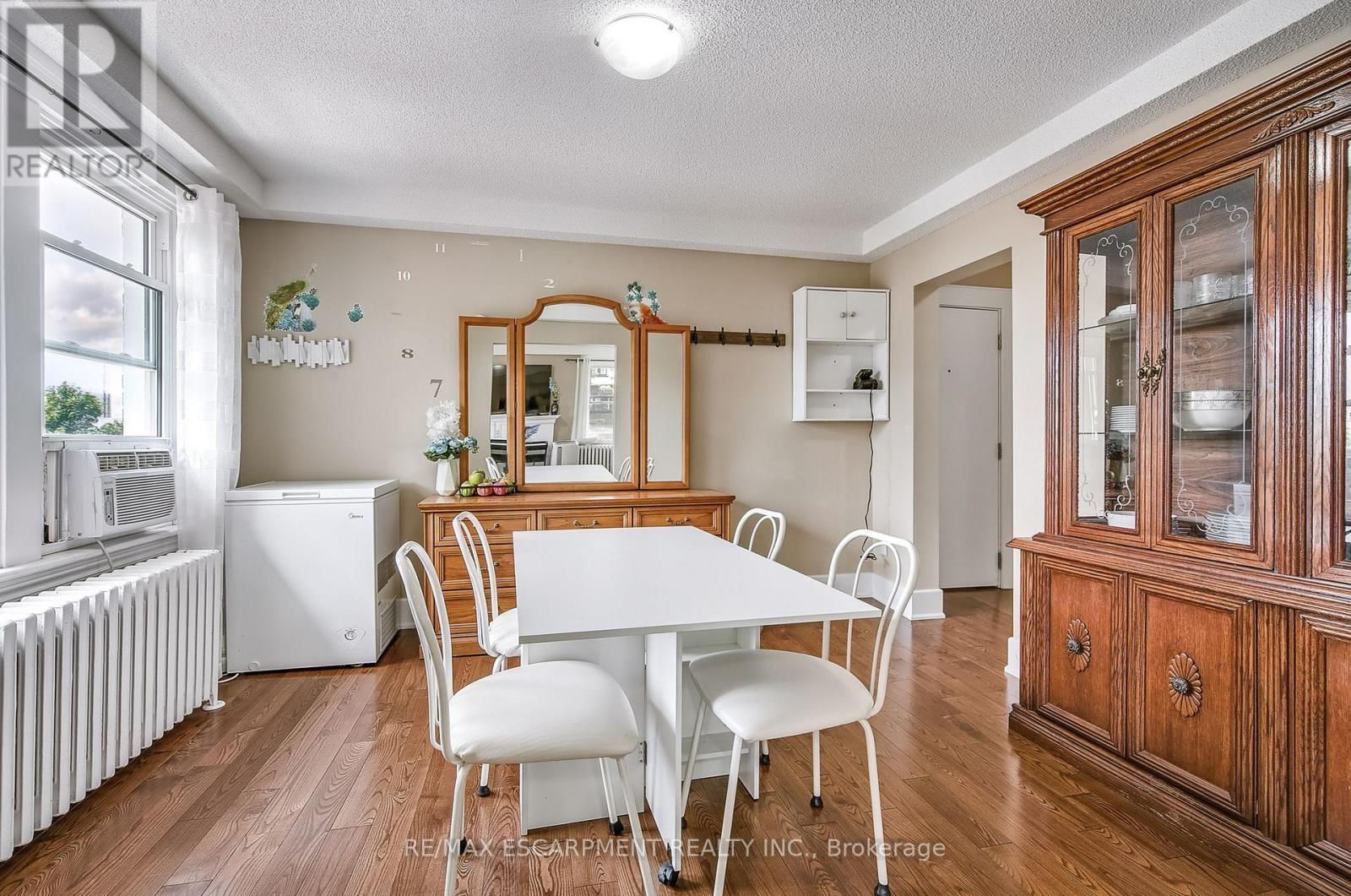 14 - 25 Mountwood Avenue, Hamilton, ON - Indoor Photo Showing Dining Room