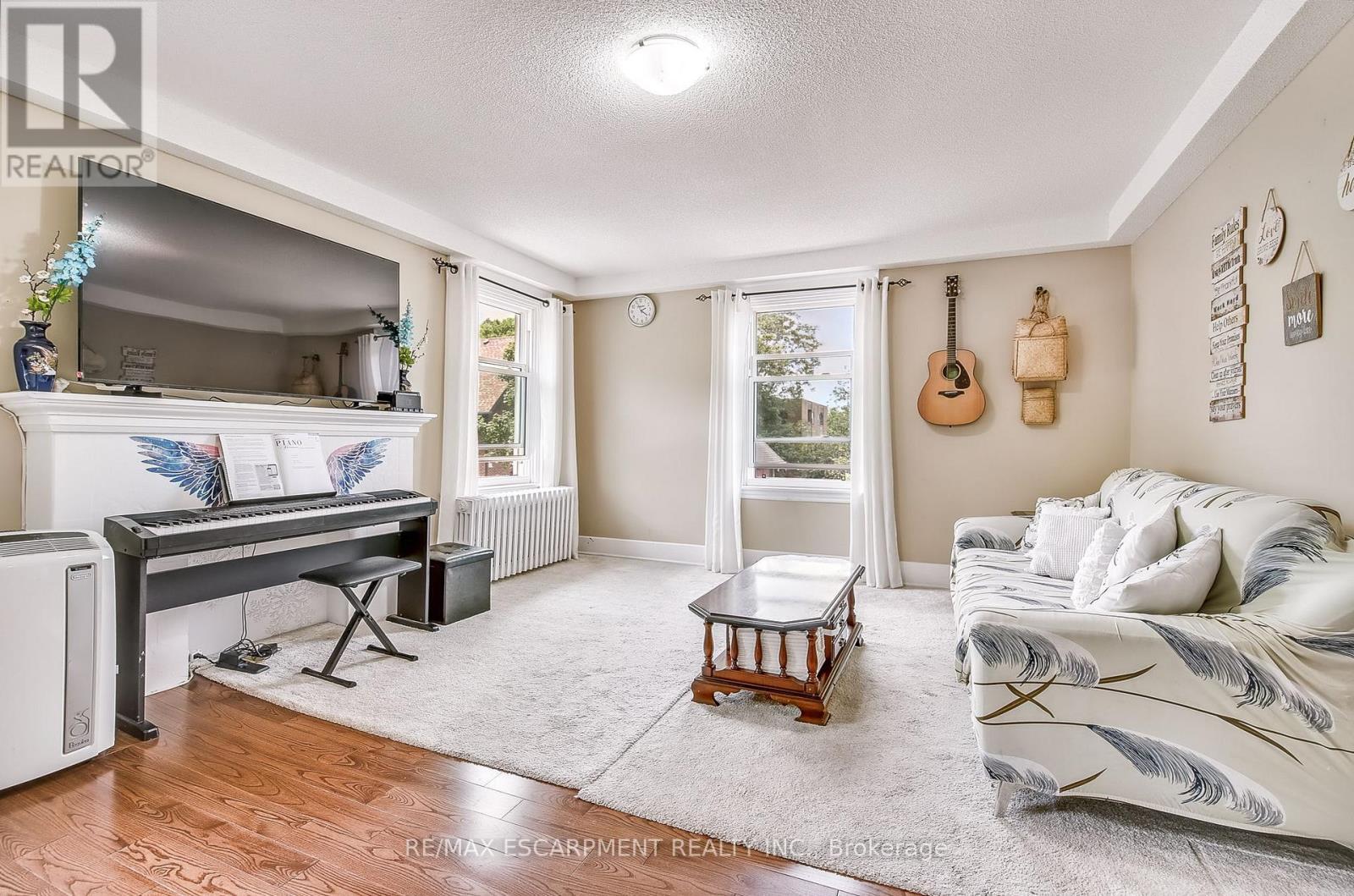 14 - 25 Mountwood Avenue, Hamilton, ON - Indoor