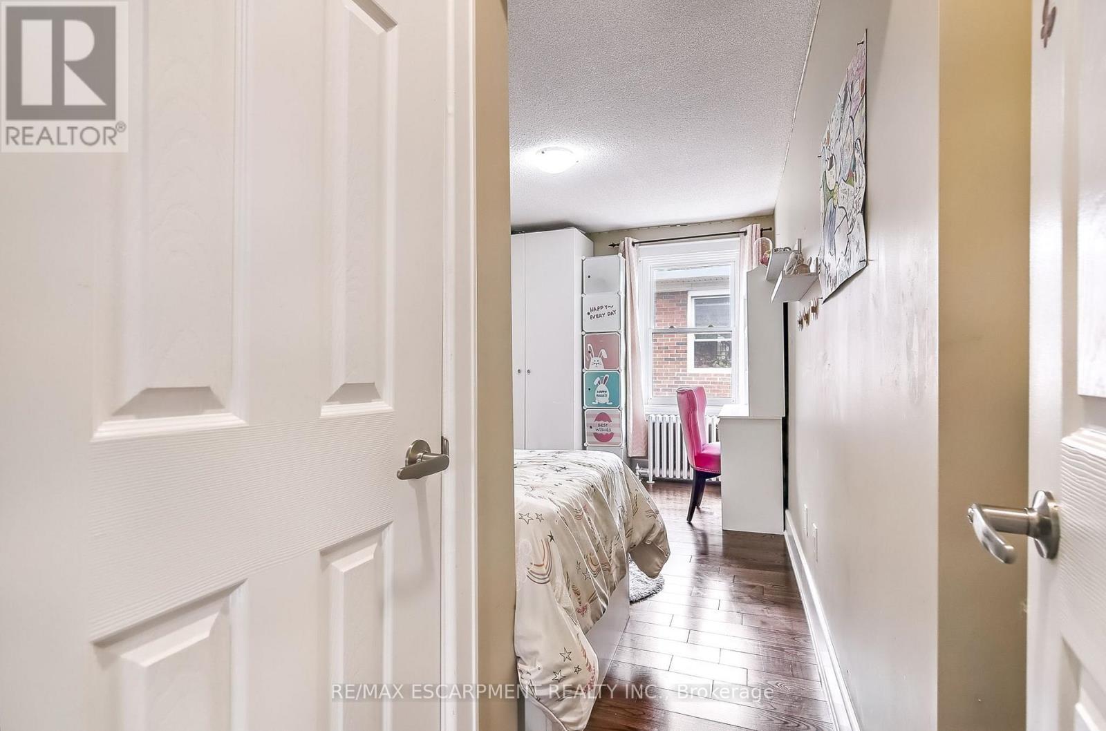 14 - 25 Mountwood Avenue, Hamilton, ON - Indoor