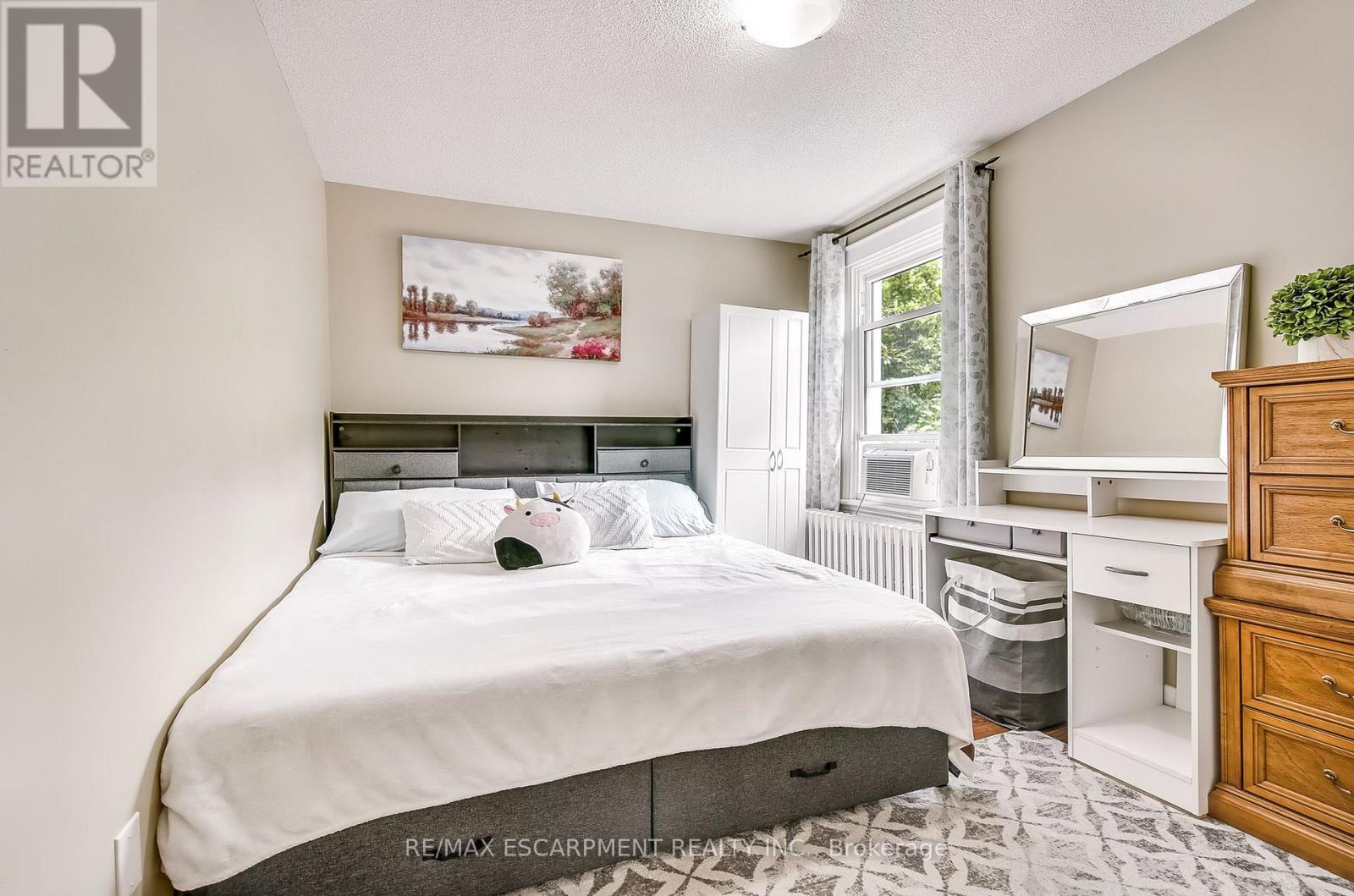14 - 25 Mountwood Avenue, Hamilton, ON - Indoor Photo Showing Bedroom
