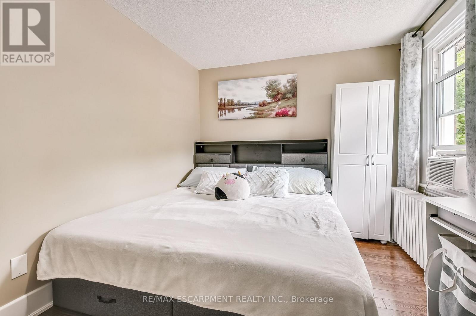 14 - 25 Mountwood Avenue, Hamilton, ON - Indoor Photo Showing Bedroom