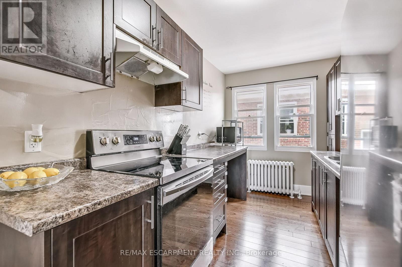 14 - 25 Mountwood Avenue, Hamilton, ON - Indoor Photo Showing Kitchen