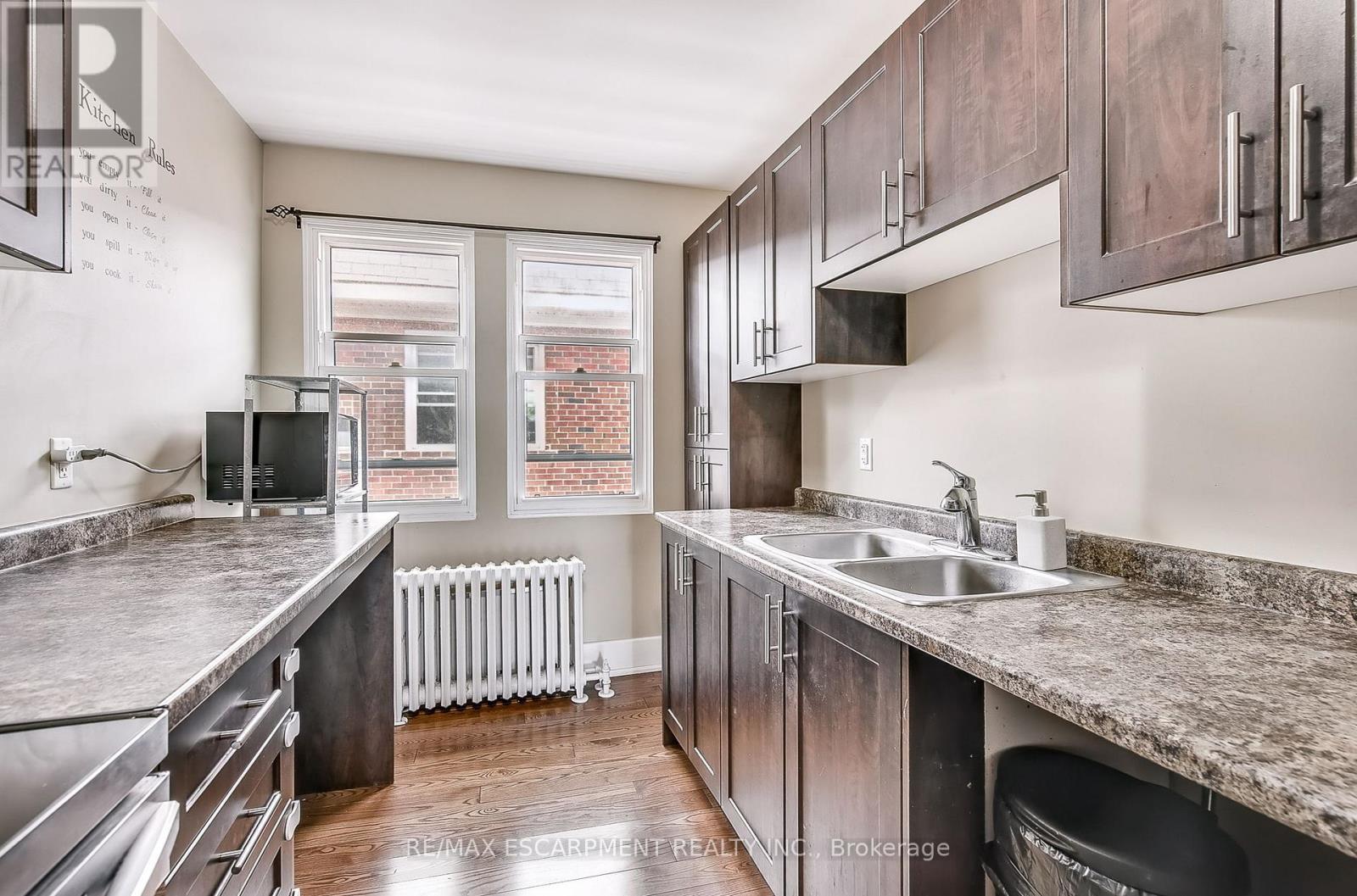 14 - 25 Mountwood Avenue, Hamilton, ON - Indoor Photo Showing Kitchen With Double Sink