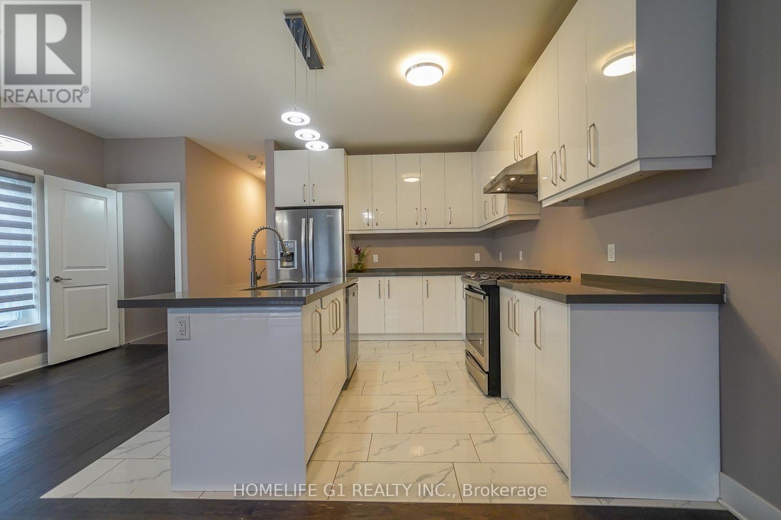 2621 Holbrook Drive, London South, ON - Indoor Photo Showing Kitchen