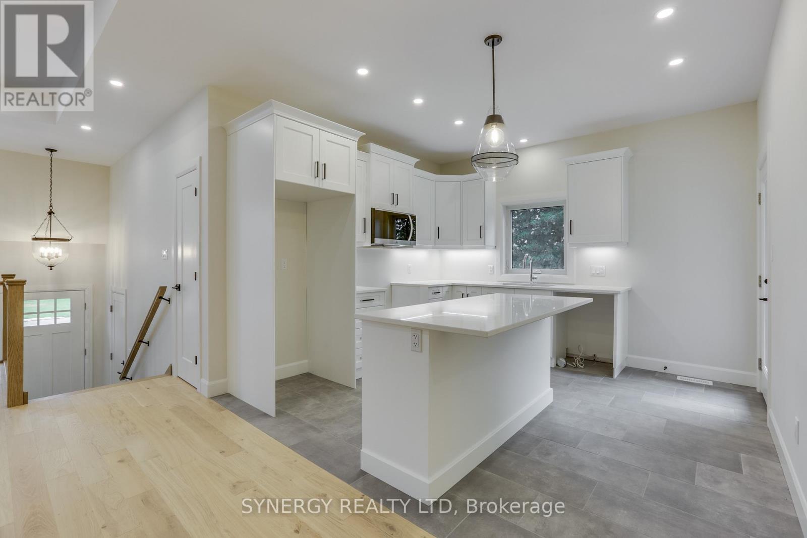 7 Haddon Lane, Strathroy-Caradoc (Nw), ON - Indoor Photo Showing Kitchen With Upgraded Kitchen