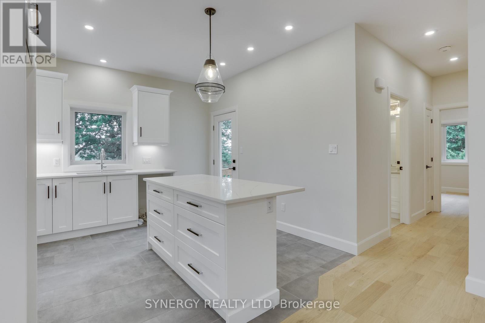 7 Haddon Lane, Strathroy-Caradoc (Nw), ON - Indoor Photo Showing Kitchen