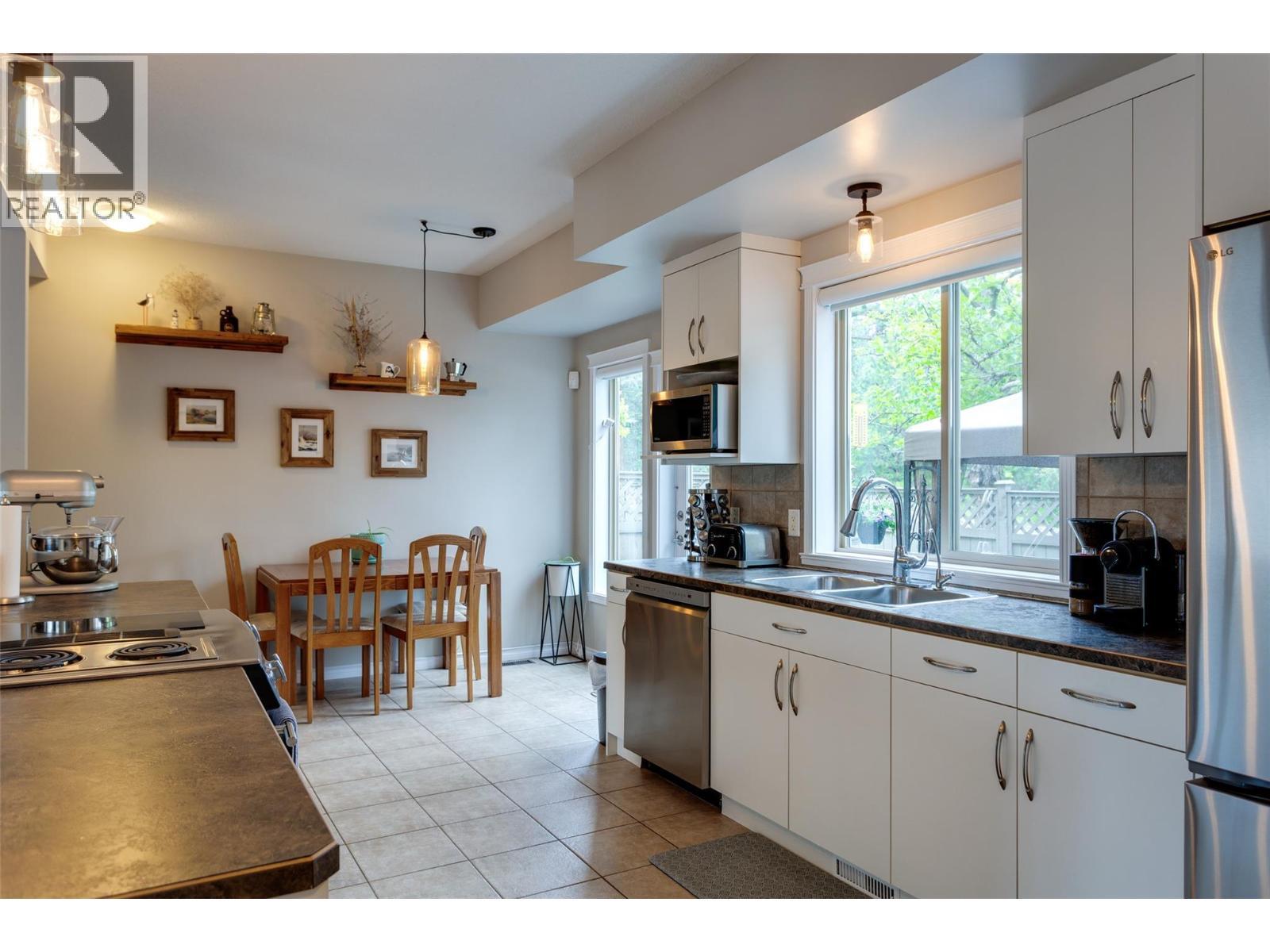 1798 Olympus Way Unit# 15, West Kelowna, BC - Indoor Photo Showing Kitchen With Double Sink