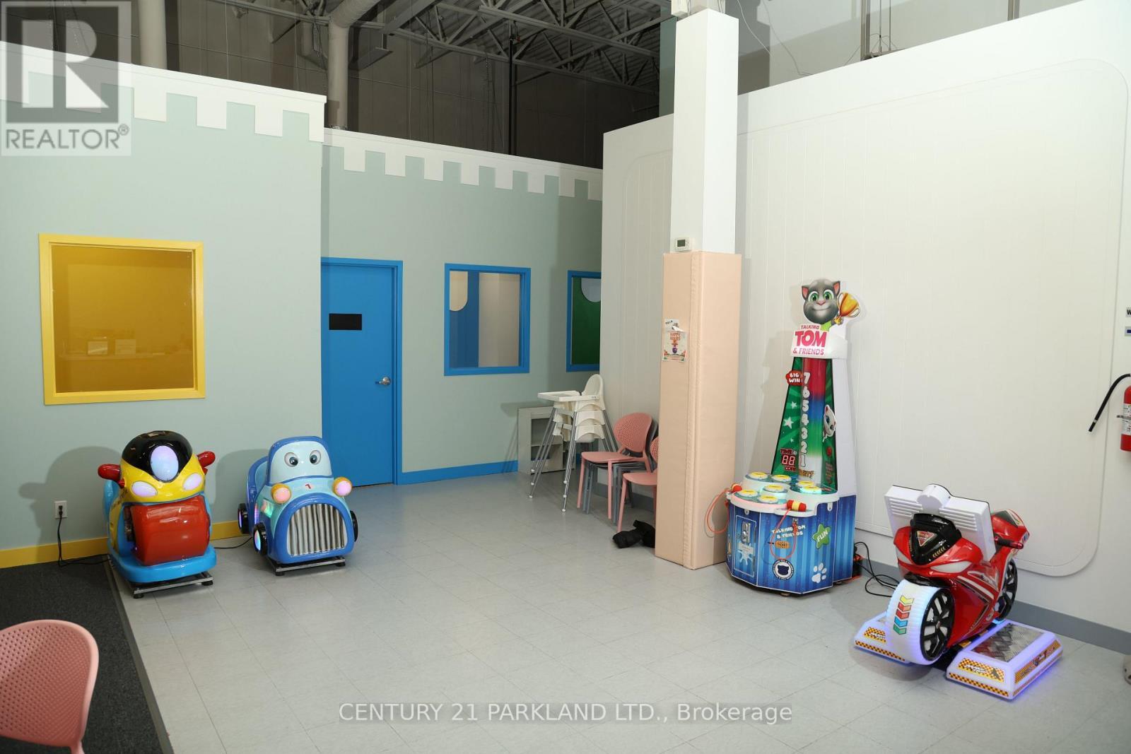 J2 - 43 First Commerce Drive, Aurora, ON