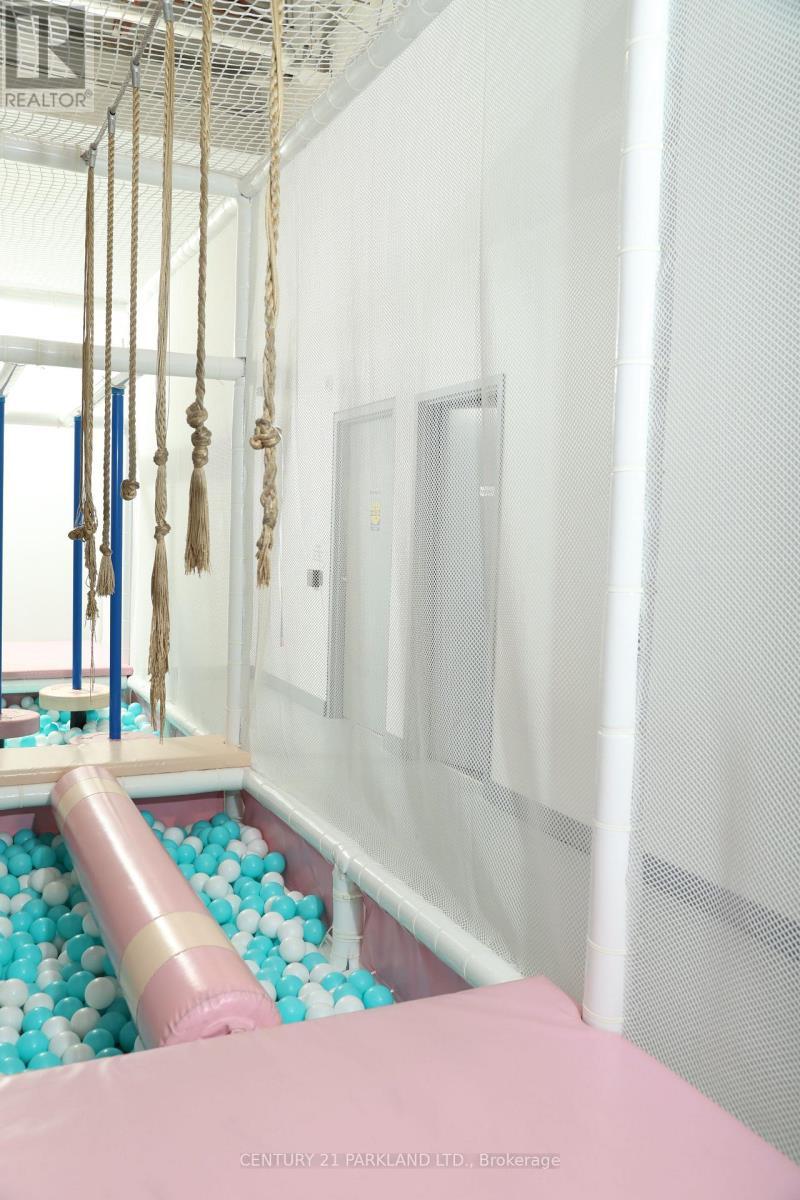 J2 - 43 First Commerce Drive, Aurora, ON