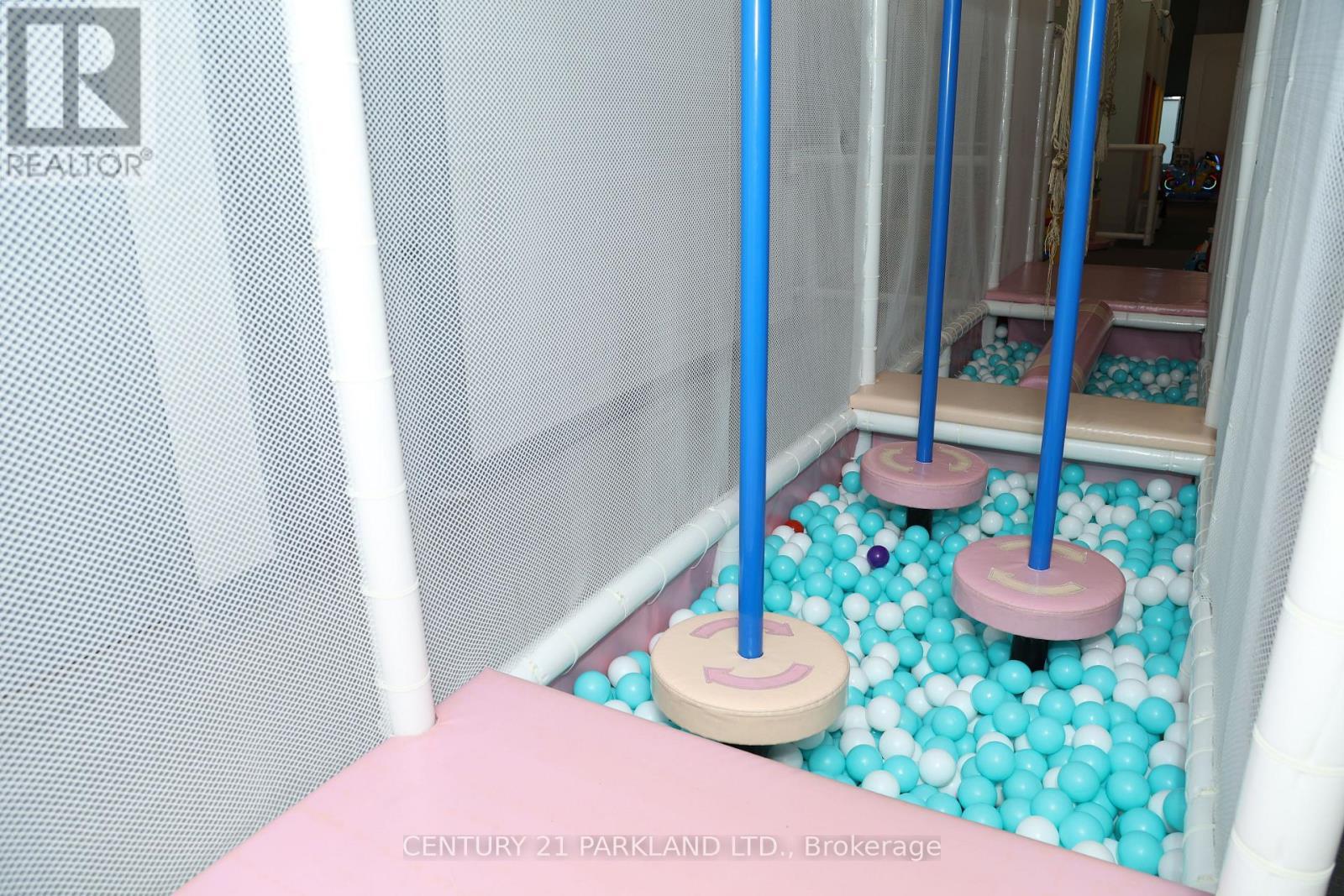 J2 - 43 First Commerce Drive, Aurora, ON