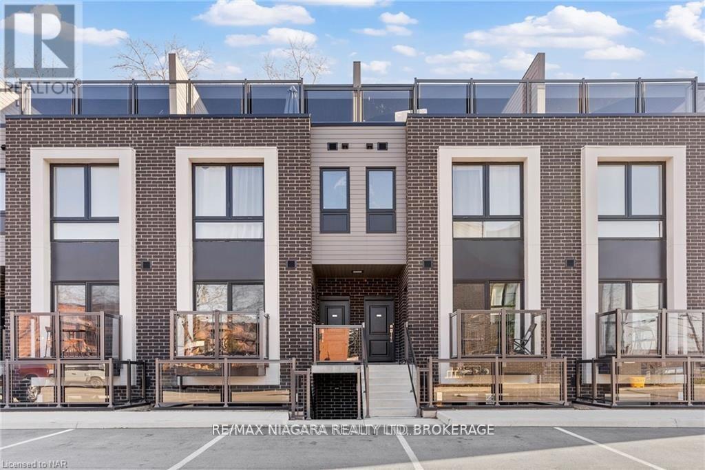 115 - 6065 Mcleod Road, Niagara Falls (Arad/Fallsview), ON - Outdoor