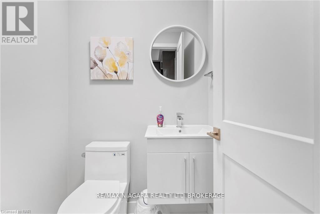 115 - 6065 Mcleod Road, Niagara Falls (Arad/Fallsview), ON - Photo Showing Bathroom