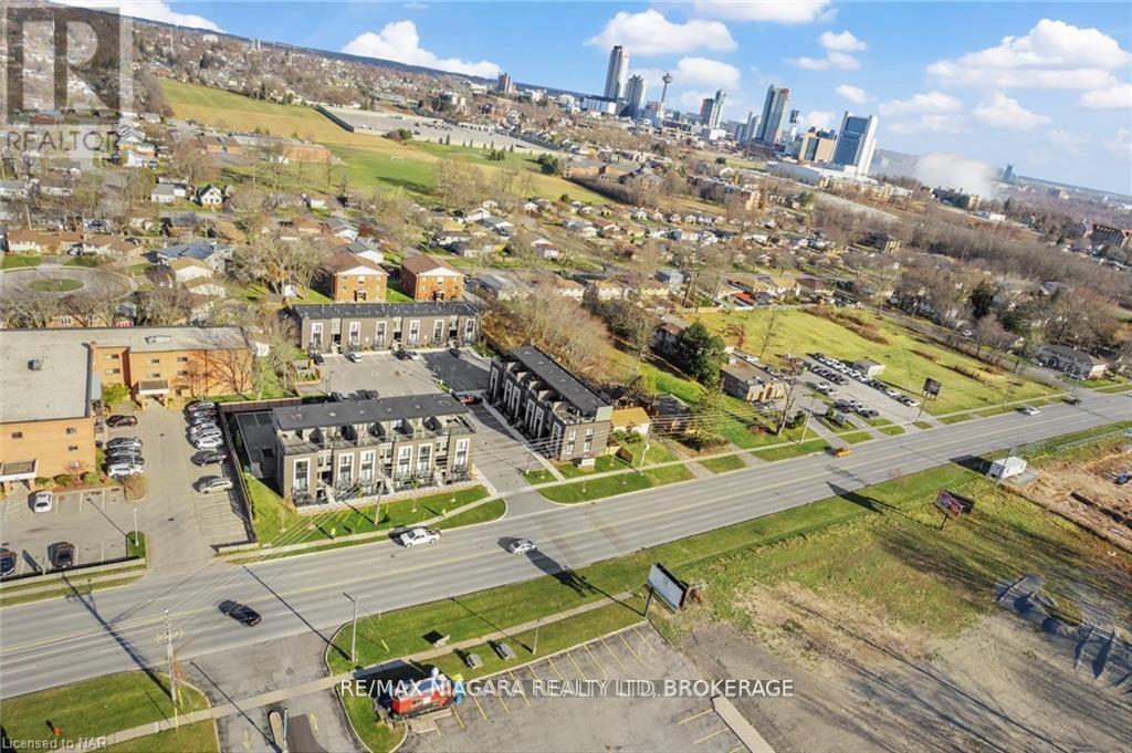 115 - 6065 Mcleod Road, Niagara Falls (Arad/Fallsview), ON - Outdoor With View