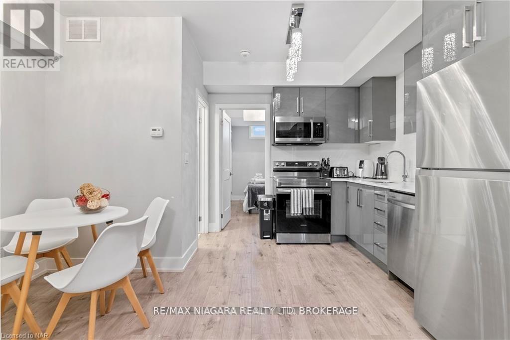 115 - 6065 Mcleod Road, Niagara Falls (Arad/Fallsview), ON - Indoor