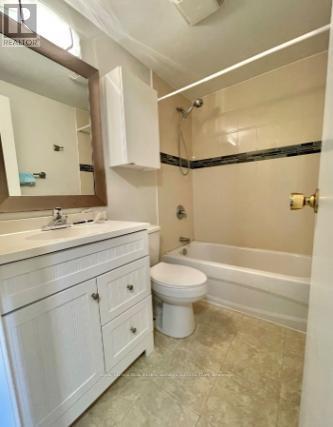 17 Curly Vineway N, Toronto, ON - Indoor Photo Showing Bathroom