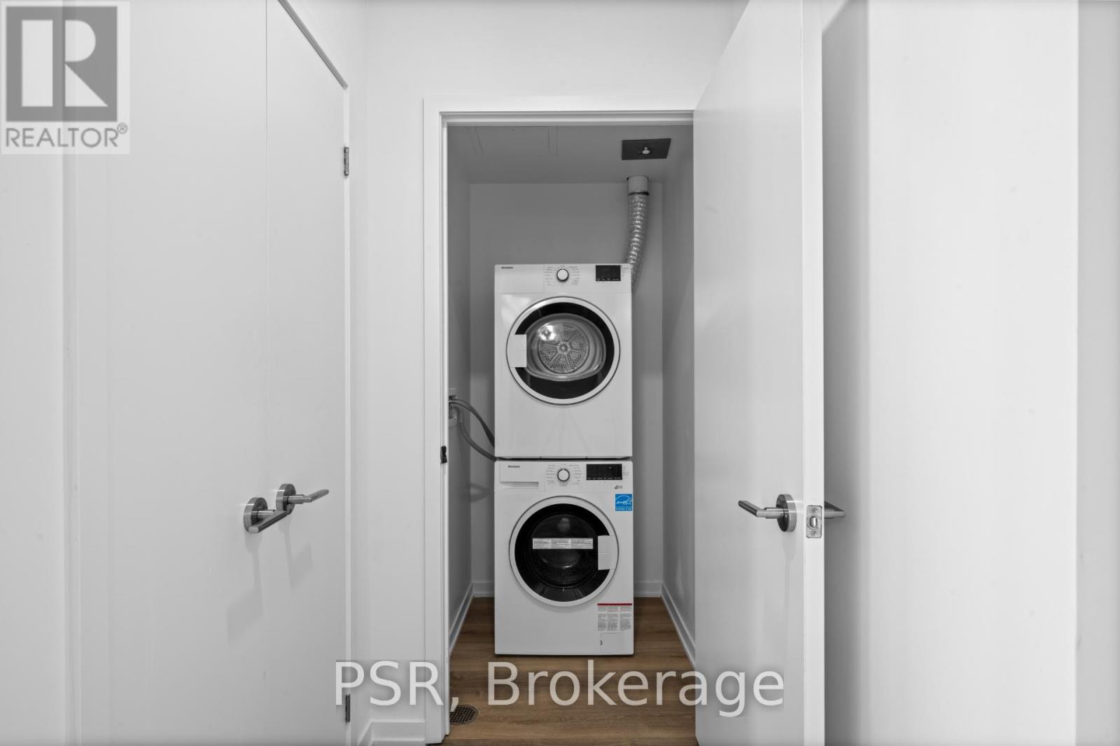 2209 - 101 Roehampton Avenue, Toronto, ON - Indoor Photo Showing Laundry Room