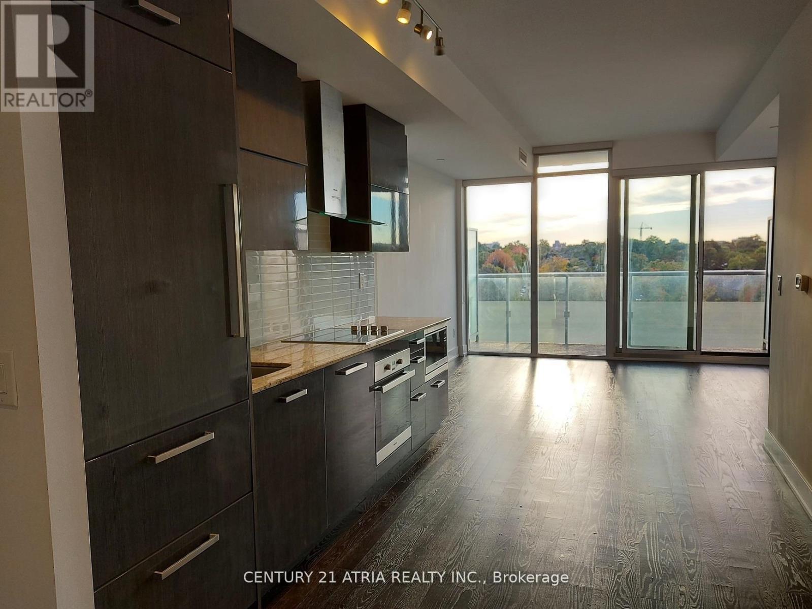 816 - 3018 Yonge Street, Toronto, ON - Indoor Photo Showing Kitchen With Upgraded Kitchen