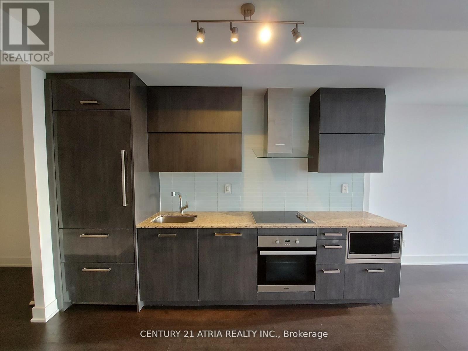 816 - 3018 Yonge Street, Toronto, ON - Indoor Photo Showing Kitchen