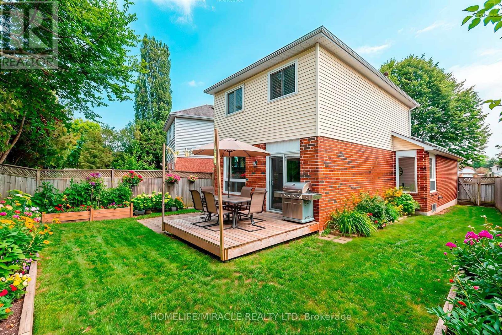 33 Mossgrove Court, Clarington, ON - Outdoor With Deck Patio Veranda