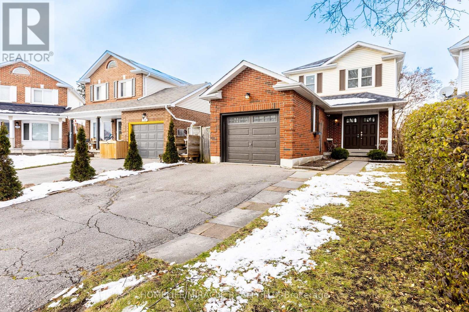 33 Mossgrove Court, Clarington, ON - Outdoor With Facade