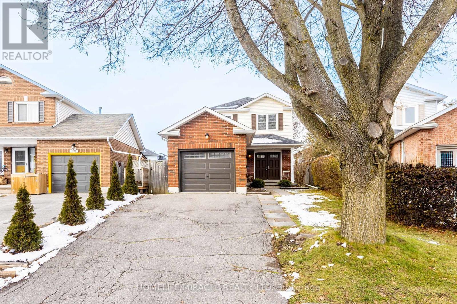 33 Mossgrove Court, Clarington, ON - Outdoor With Facade