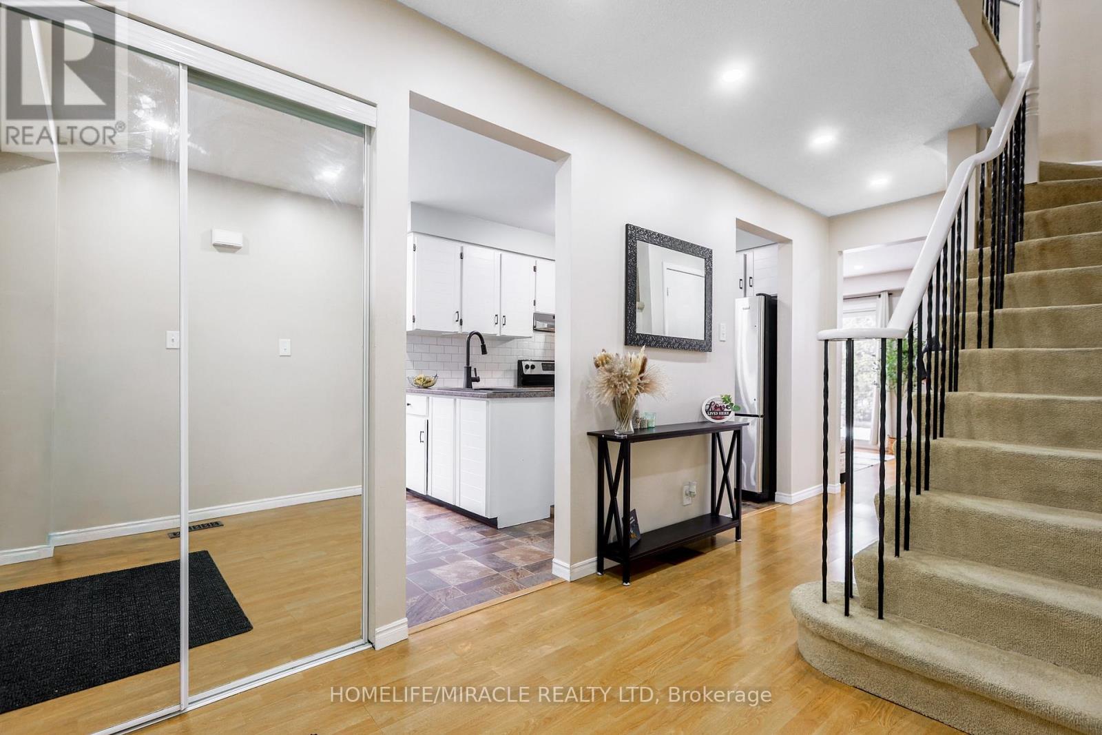 33 Mossgrove Court, Clarington, ON - Indoor Photo Showing Other Room