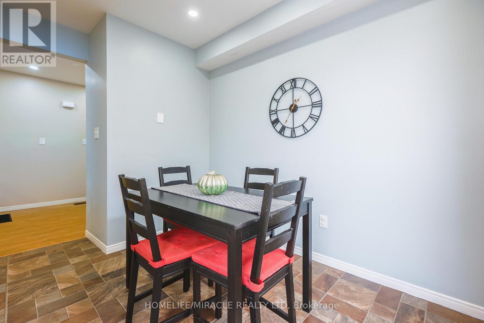 33 Mossgrove Court, Clarington, ON - Indoor Photo Showing Dining Room