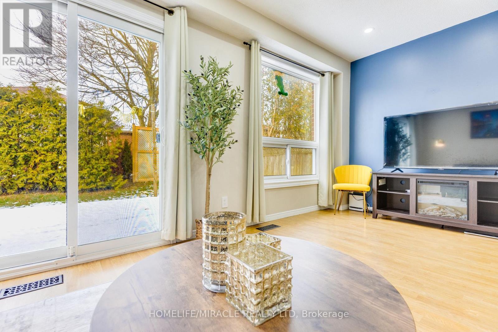 33 Mossgrove Court, Clarington, ON - Indoor