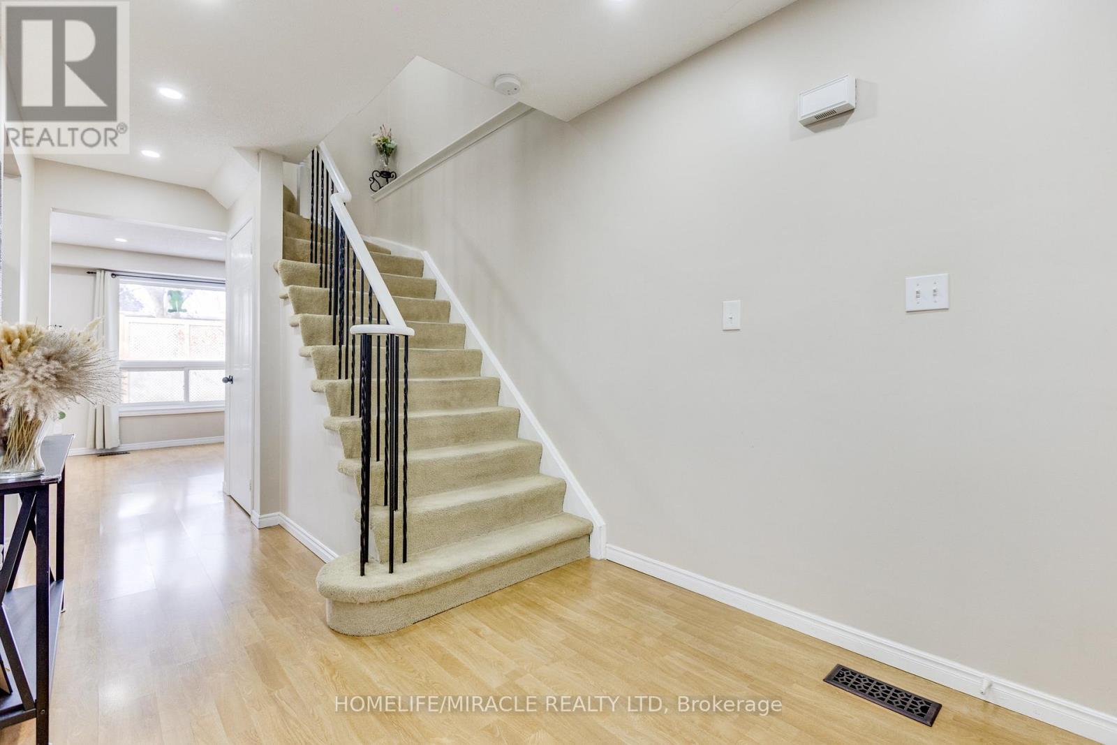 33 Mossgrove Court, Clarington, ON - Indoor Photo Showing Other Room