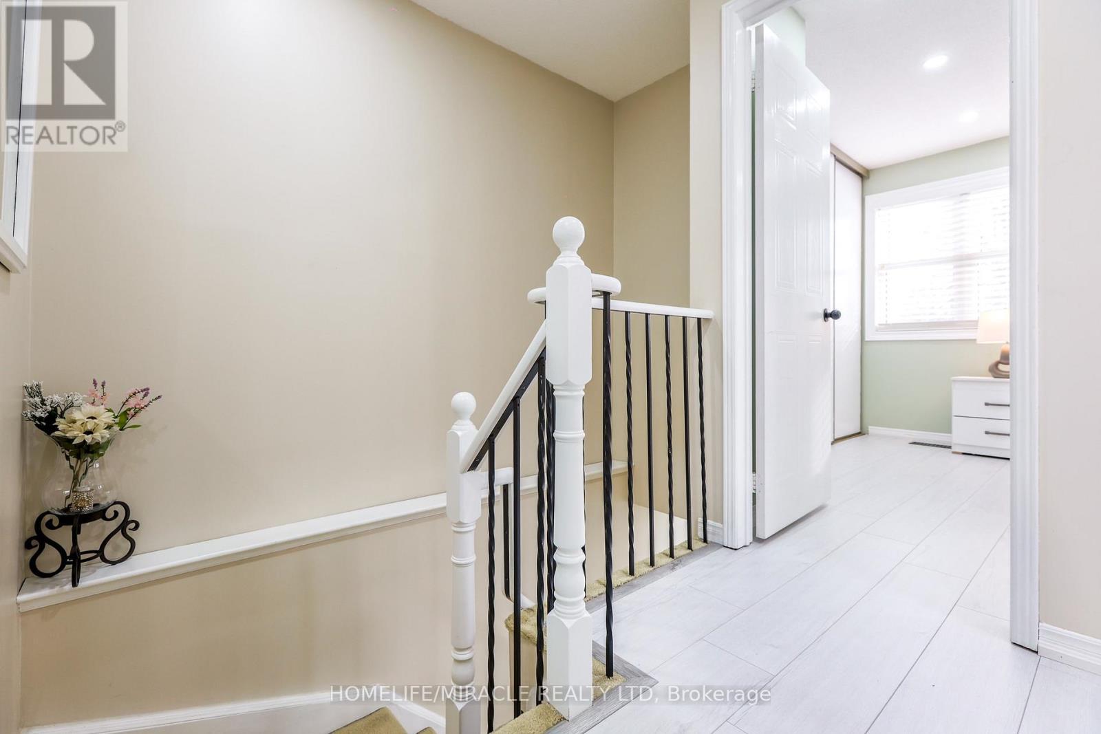 33 Mossgrove Court, Clarington, ON - Indoor Photo Showing Other Room