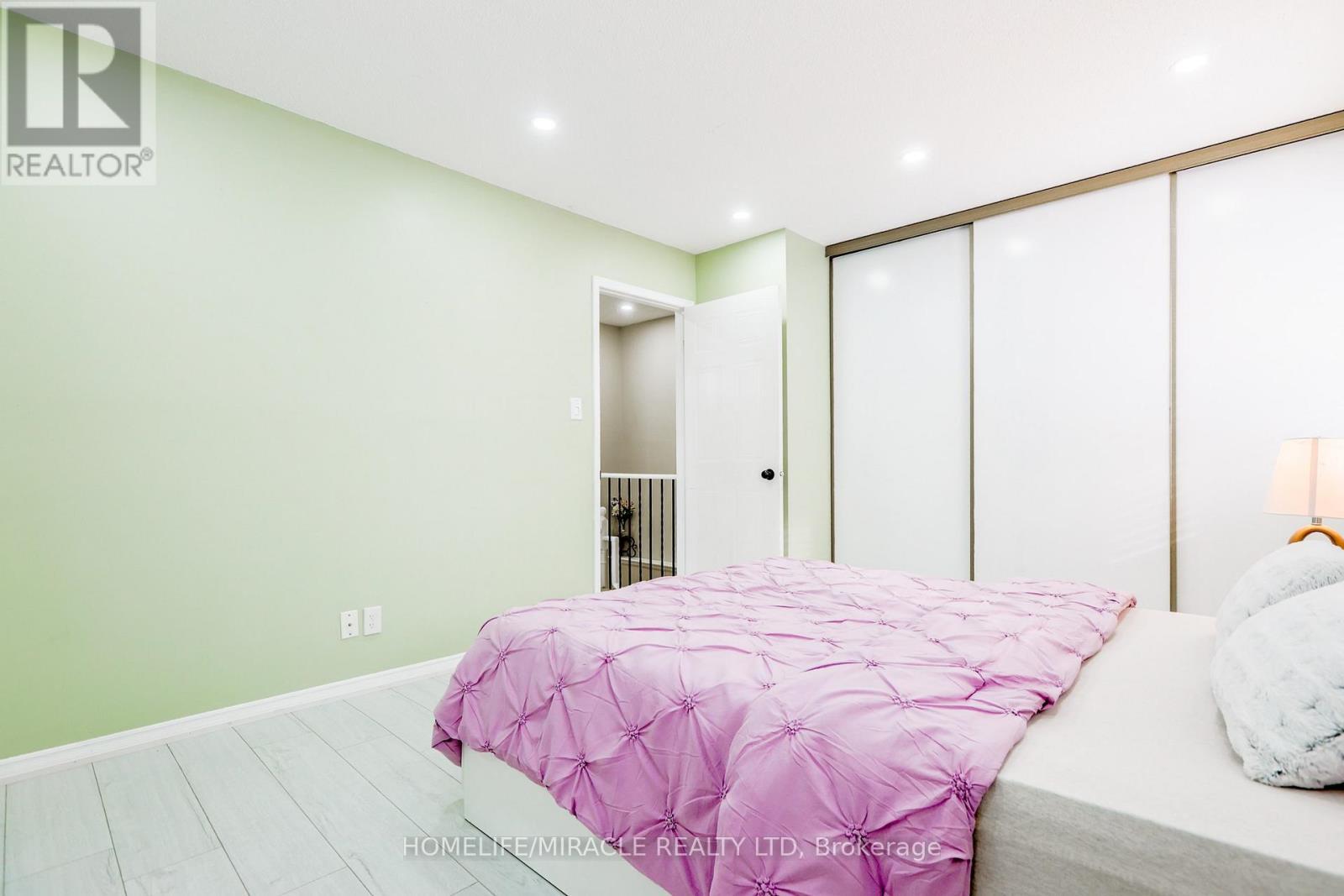33 Mossgrove Court, Clarington, ON - Indoor Photo Showing Bedroom