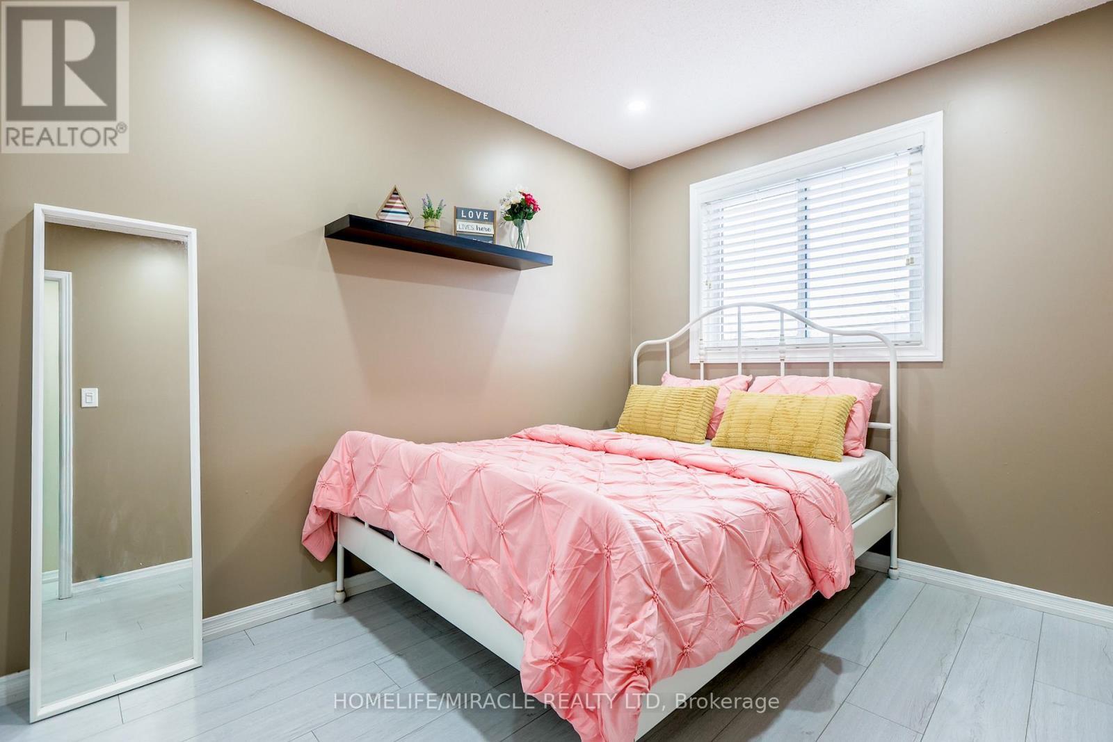 33 Mossgrove Court, Clarington, ON - Indoor Photo Showing Bedroom