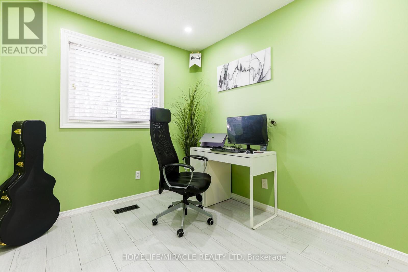 33 Mossgrove Court, Clarington, ON - Indoor Photo Showing Office