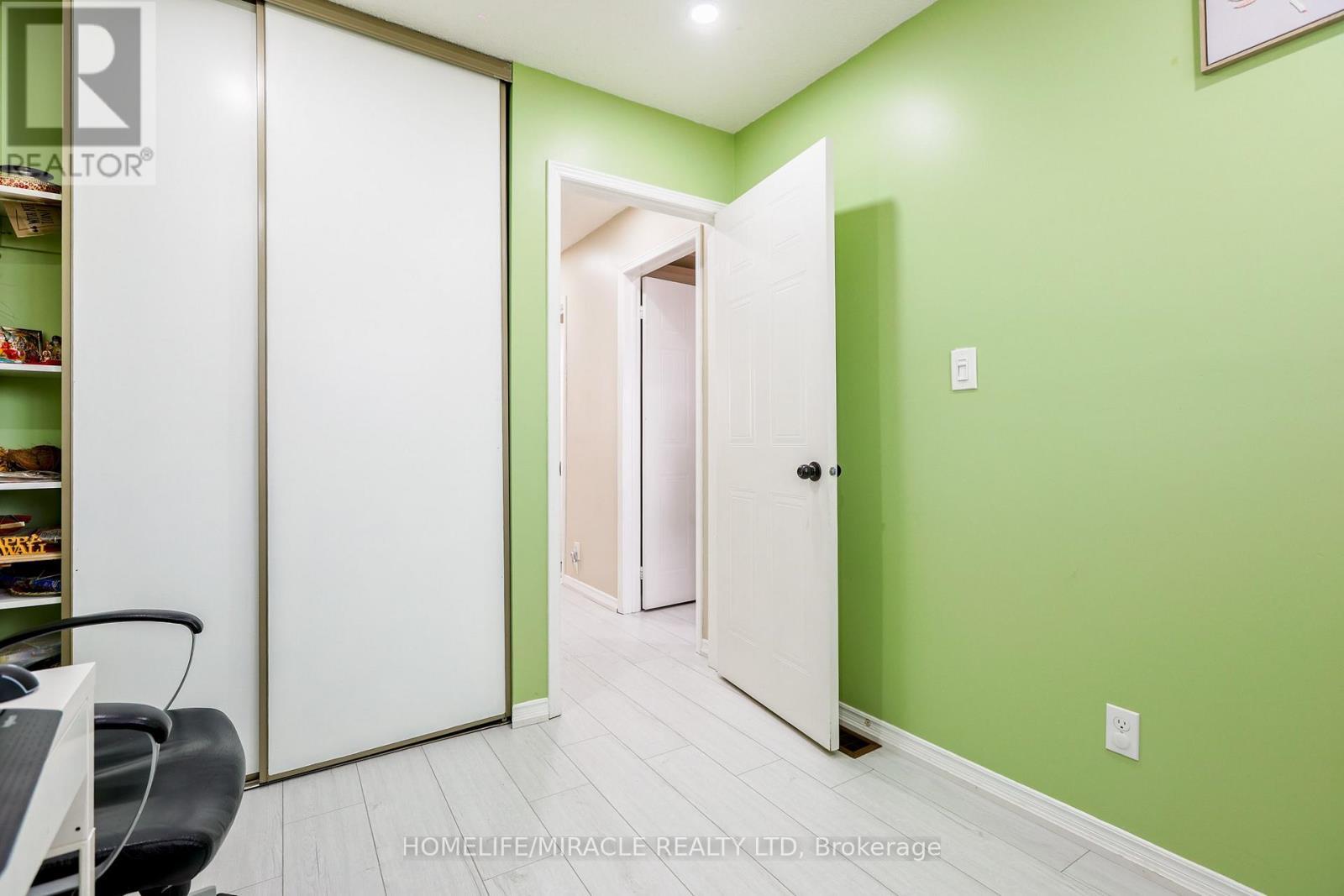 33 Mossgrove Court, Clarington, ON - Indoor