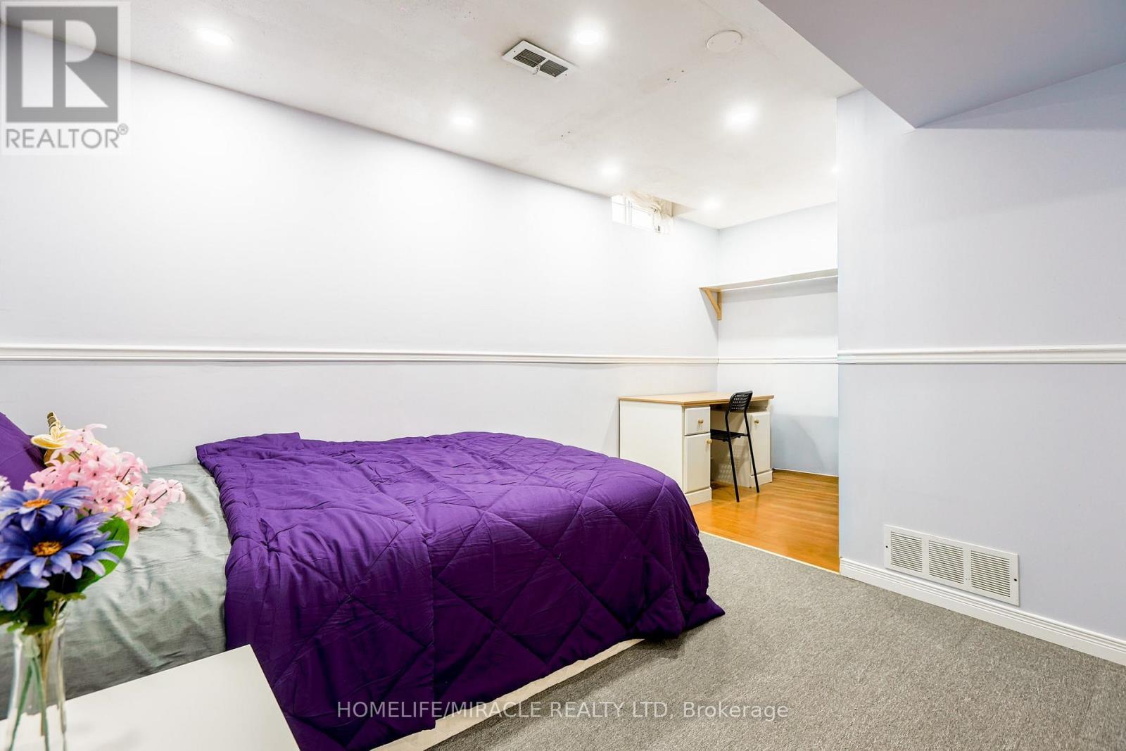 33 Mossgrove Court, Clarington, ON - Indoor Photo Showing Bedroom