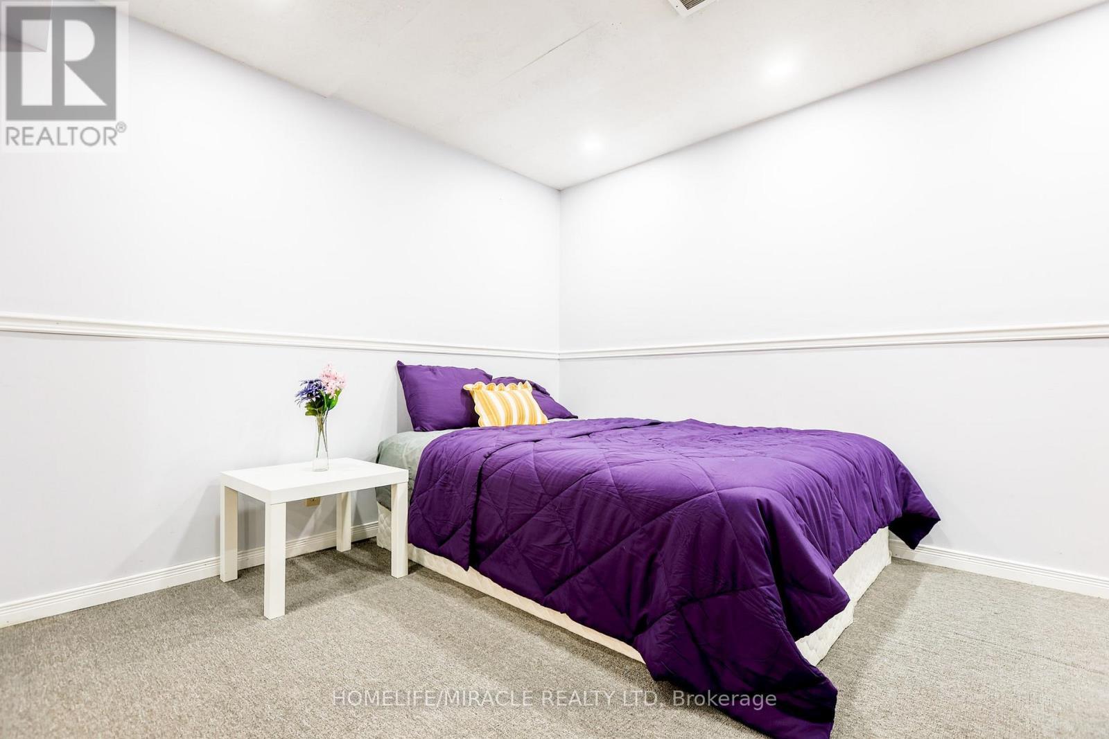 33 Mossgrove Court, Clarington, ON - Indoor Photo Showing Bedroom