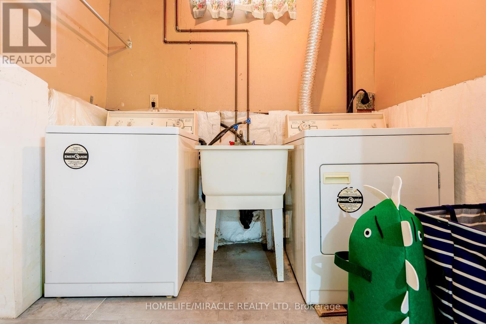 33 Mossgrove Court, Clarington, ON - Indoor