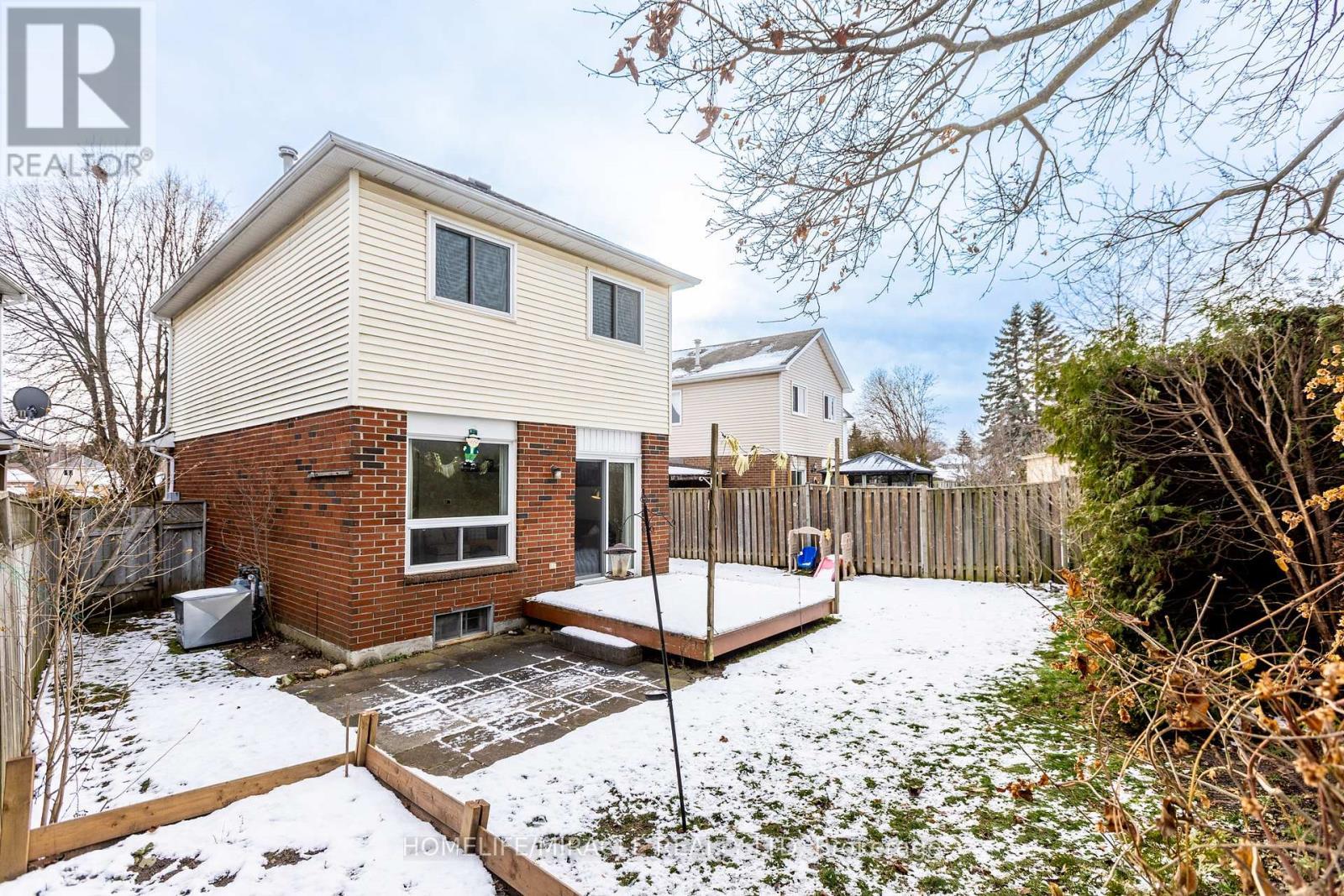 33 Mossgrove Court, Clarington, ON - Outdoor