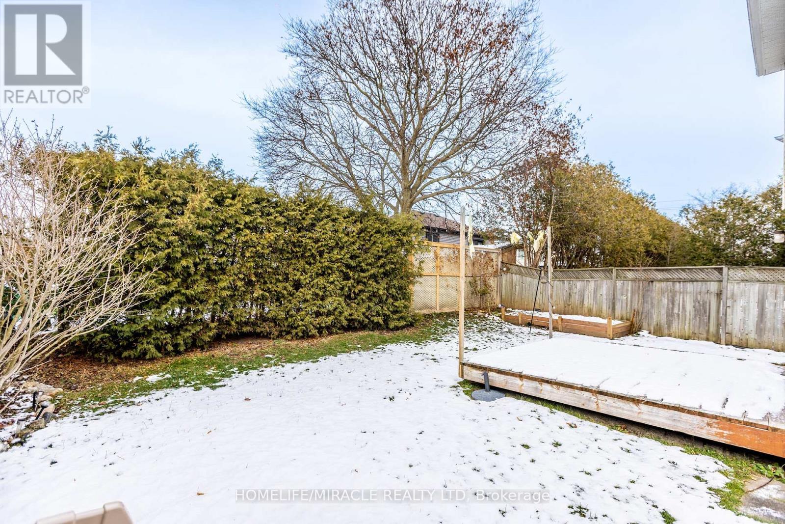 33 Mossgrove Court, Clarington, ON - Outdoor