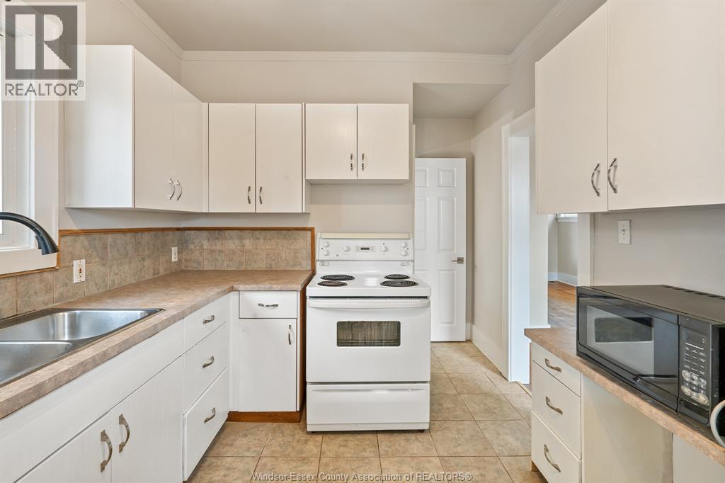 1575 Church Street, Windsor, ON - Indoor Photo Showing Kitchen With Double Sink
