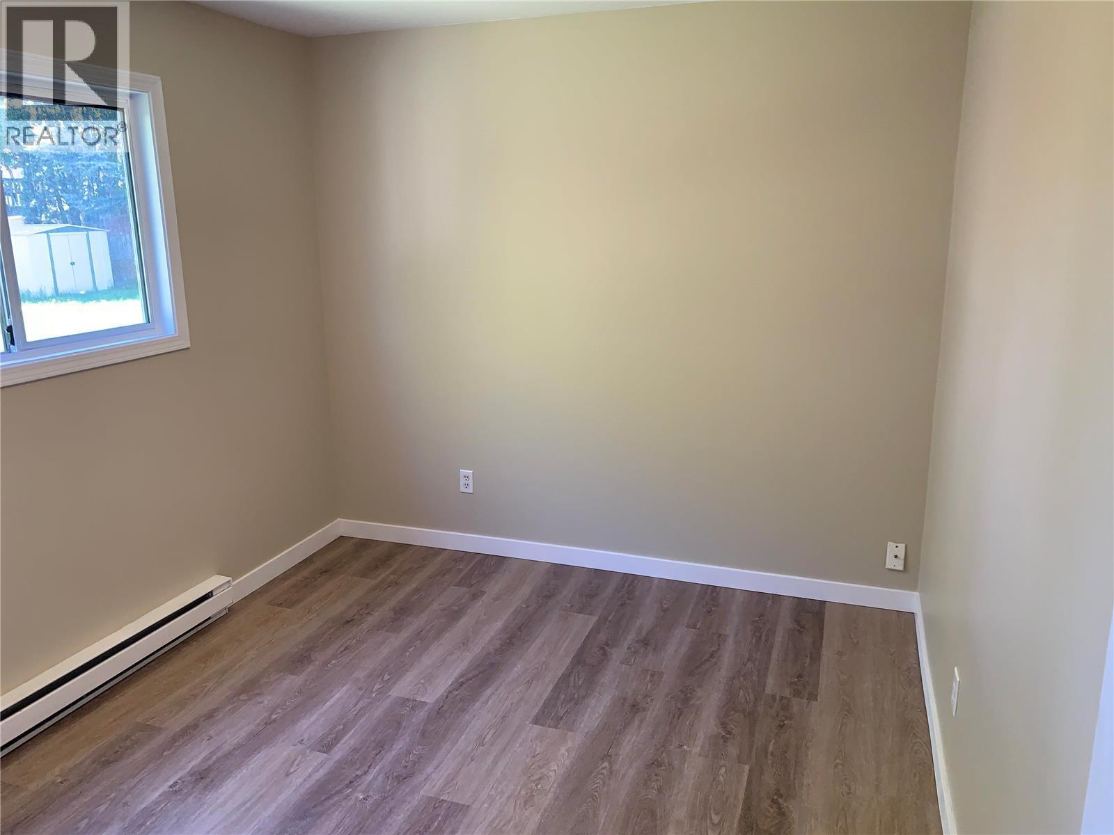 1425 Highland Drive S, Kelowna, BC - Indoor Photo Showing Other Room