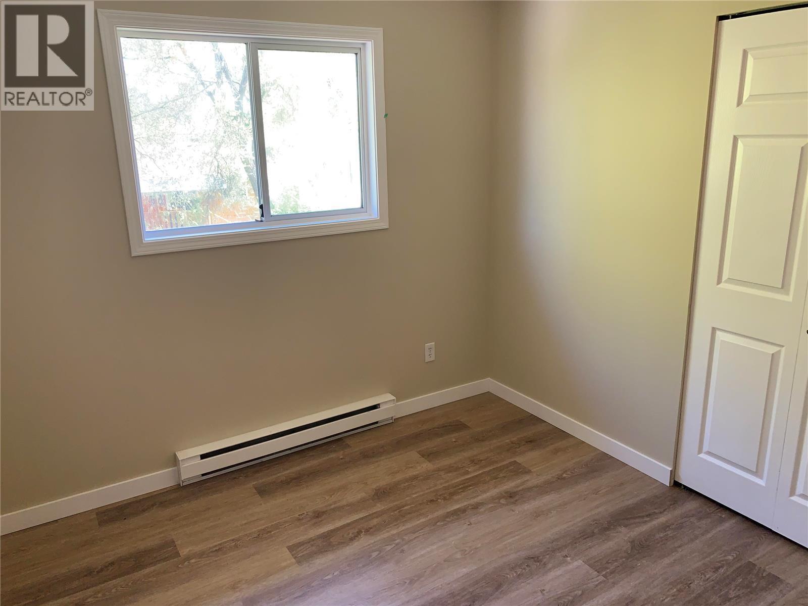 1425 Highland Drive S, Kelowna, BC - Indoor Photo Showing Other Room