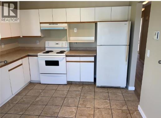 1425 Highland Drive S, Kelowna, BC - Indoor Photo Showing Kitchen