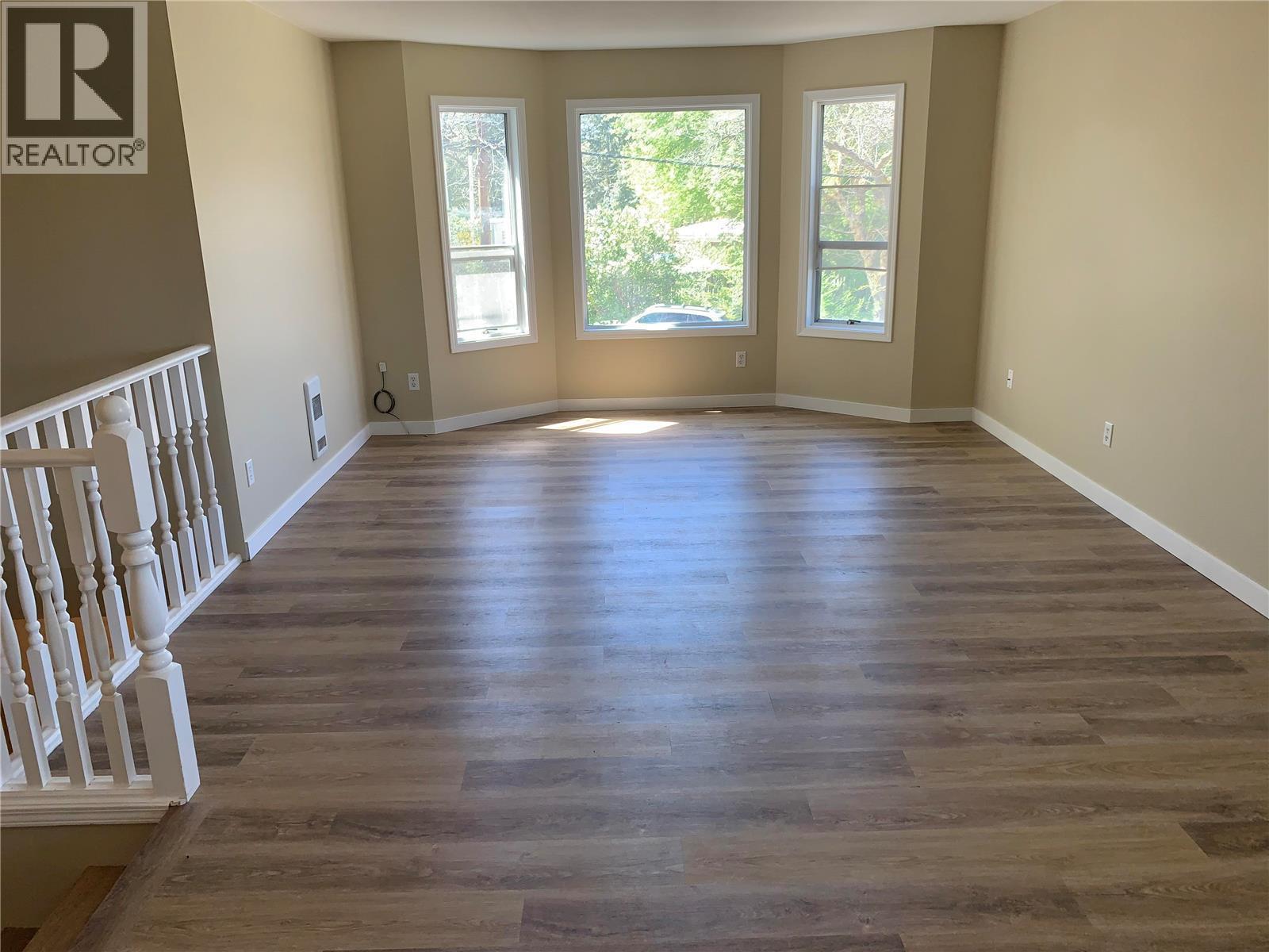 1425 Highland Drive S, Kelowna, BC - Indoor Photo Showing Other Room